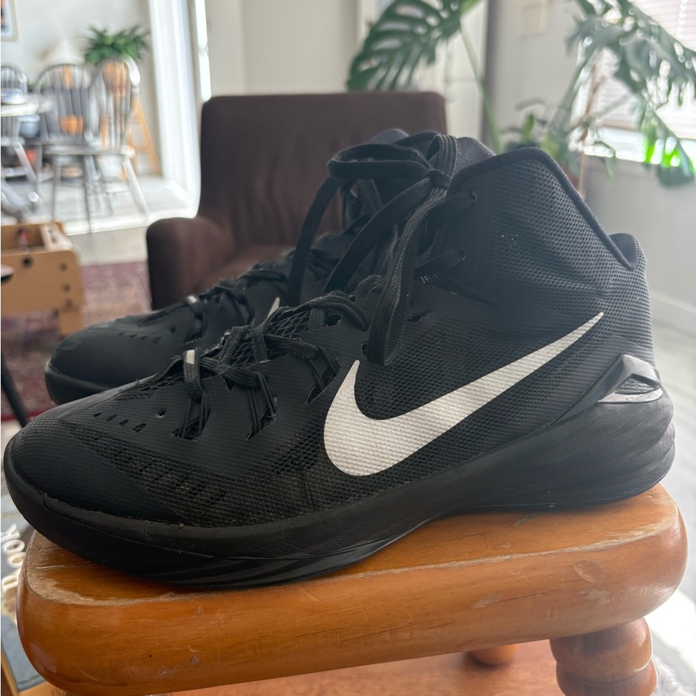 Nike all black hyperdunk hoop shoes, size 8, good condition